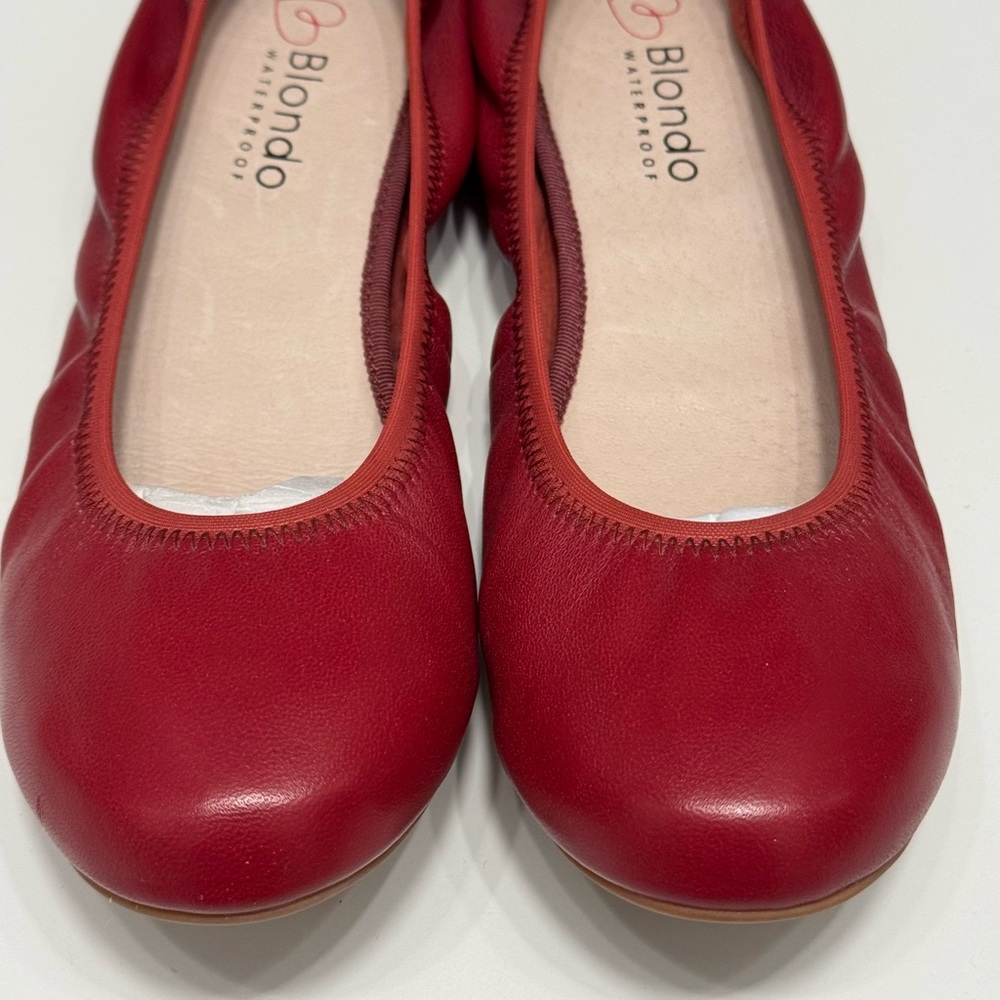 NWOB Blondo Waterproof Women's Red Leather Flats Size 8.5M - Picture 2 of 12